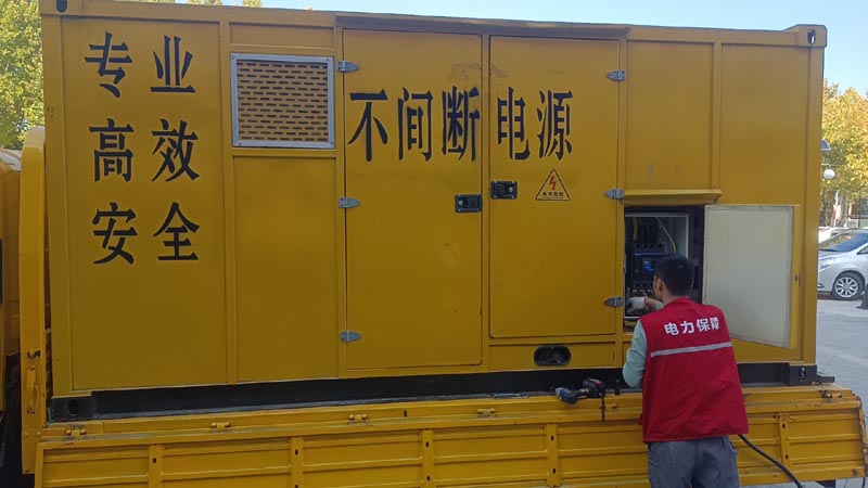 印江柴油发电机组和UPS电源配合使用时，如何避免切换过程中的电力中断？